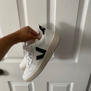 Veja V-10 Low Top Sneaker